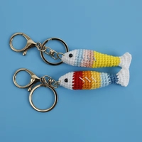 Pendentif exquis en forme de poisson, tissé à la main, porte-clés en laine crochetée Zhi Nu en forme de petit poisson
