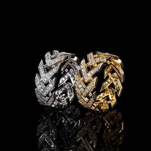 Nouvelle bague rétro hip-hop en forme de V, en cuivre incrusté de zircon, pour homme - Product Image 1