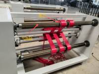 Machine de découpe et de rembobinage automatique PLC Mitsubishi informatisée, 650 mm, pour rouleaux jumbo, ruban BOPP, papier kraft