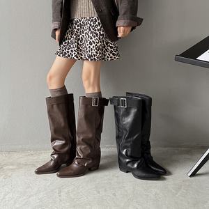 Şık Retro Tarz Metal Tokalı Askılı Benzersiz Ayakkabı Topukları Sivri Burunlu Günlük Kullanım İçin Yüksek Tabanlı Botlar - Product Image 3