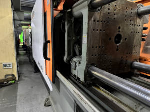 Máquina de Moldeo por Inyección Hidráulica Horizontal Chen Hsong JM-168 Usada de Alta Calidad, Bomba con Servomotor PLC, Fuerza de Sujeción de 1600kN - Product Image 2