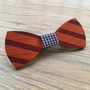 Pajarita de madera maciza hueca tallada con diseño geométrico y logotipo personalizado para regalos de moda en ceremonias de boda - Product Image 6