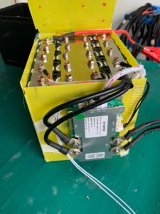 Batterie LiFePO4 personnalisée OEM 18650 21700 32700 32650 3.7V 7.4V 11.1V 12V 14.8V 6000mAh 3000 Cycles -20C-55C avec BMS - Product Image 4