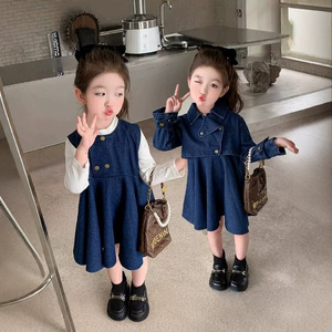 Conjunto de Duas Peças para Meninas Primavera/Outono 2026: Jaqueta Jeans Curta e Vestido Colete - Nova Moda Casual Infantil para o Dia a Dia das Meninas - Product Image 3