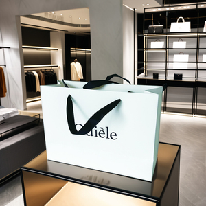 Sacchetti Regalo Personalizzati in Carta Kraft con Manici per Abbigliamento e Biancheria Intima, Personalizzabili con il Tuo Logo per Promozioni - Product Image 4