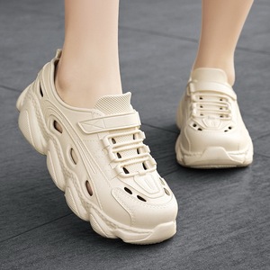 Sabots respirants et ajourés roses pour femmes Tiyo, à enfiler, à bout fermé, légers, décontractés pour l'été, avec bride en X, origine Guangdong - Product Image 2