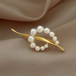Nuevo broche de perlas estilo francés para mujer: sofisticado, sutilmente lujoso y elegante; moderno, de alta gama, exquisitamente elaborado. - Product Image 2