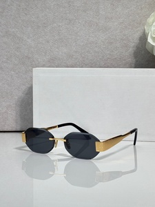 <span class=keywords><strong>Occhiali</strong></span> <span class=keywords><strong>da</strong></span> <span class=keywords><strong>Sole</strong></span> alla Moda per <span class=keywords><strong>Donna</strong></span> Senza Montatura UV400 con Telaio in <span class=keywords><strong>Metallo</strong></span> Marca di Lusso Mi - Product Image 5