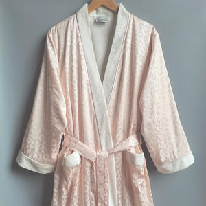 <span class=keywords><strong>Accappatoio</strong></span> Personalizzato a Doppio Strato in Raso Esterno e Pile Corallo Interno, <span class=keywords><strong>Jacquard</strong></span> 100% Poliestere, Comodo per Donne - Product Image 5
