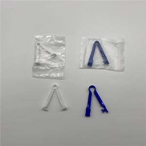 Pince de cordon ombilical médical gynécologique de laboratoire à usage hospitalier de couleur blanche ou bleue - Product Image 5