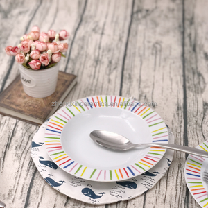 Set di 18 Piatti Fondi Rotondi in Ceramica Bianca con Bordo Colorato, Stile Moderno e Semplice, per Hotel, Ristoranti, Cene, Feste e Matrimoni - Product Image 5