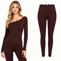 Ensemble de yoga et fitness asymétrique pour femmes avec épaules dénudées et ourlet festonné – Tenue de sport active et extensible pour la gym et le Pilates