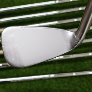 Ensemble de fers de golf forgés unisexes — Logo personnalisé, pour droitiers, poignée en caoutchouc imperméable et housse de tête de style mallet - Product Image 5