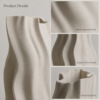 Ensemble de vases à fleurs en céramique nordique Jossin avec forme ondulée abstraite, finition blanche mate pour la décoration de salon