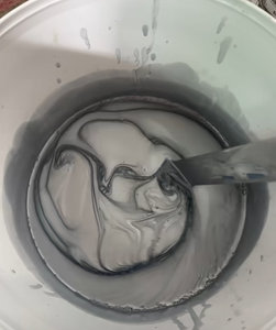 Pintura Antioxidante a Base de Agua para Metal con Acrílico para un Acabado Similar al de <span class=keywords><strong>Tela</strong></span> Metálica <span class=keywords><strong>en</strong></span> Superficies Metálicas - Product Image 4
