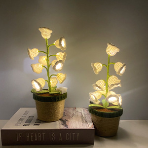 Lily thung lũng hiện đại <span class=keywords><strong>LED</strong></span> ánh sáng ban đêm sáng tạo Crochet Máy tính để bàn trang trí Pin hoạt động chậu cây món quà giáng sinh cho phòng ngủ - Product Image 1