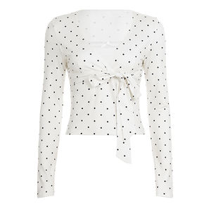 เสื้อผู้หญิงแขนยาวคอวีลายจุดผูกเอว ผ้าถักระบายอากาศดี สำหรับฤดูใบไม้ร่วง พร้อมลายพิมพ์ดิจิทัล - Product Image 6