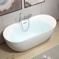 Baignoire ovale autoportante contemporaine en acrylique avec robinetterie de douche et drain central – Vente directe usine