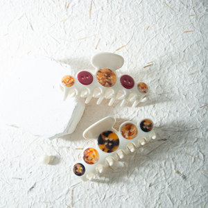 Pinza de Pelo de Acetato Estilo Coreano con Diseño de Botón y Agarre en Forma de Corazón para Mujer, Uso Diario, Origen Yiwu, Primavera 2025 - Product Image 2