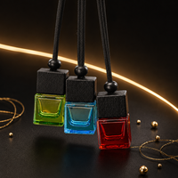 Flacon diffuseur carré 8ml multicolore pour voiture, en verre, avec bouchon noir, pour parfum et huiles essentielles, possibilité d'imprimer un logo.