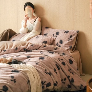 <span class=keywords><strong>Set</strong></span> di Biancheria da Letto di Lusso in Velluto con Motivo a Rose, 4 Pezzi, 100% Poliestere, <span class=keywords><strong>Copripiumino</strong></span> Ultra Morbido e Spesso in <span class=keywords><strong>Flanella</strong></span> per l'Inverno - Product Image 4