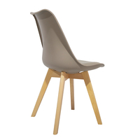 Chaise de salle à manger polyvalente de style mid-century pour les entreprises B2B |   Conception empilable en bois massif |   Support OEM/ODM pour diverses applications |   pour le commerce électronique