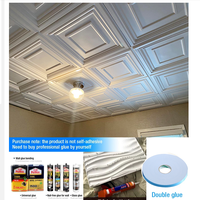 Plafond suspendu en PVC moderne à bas prix, dalles de plafond carrées, panneaux muraux décoratifs/autocollants, résistants au feu et à l'humidité