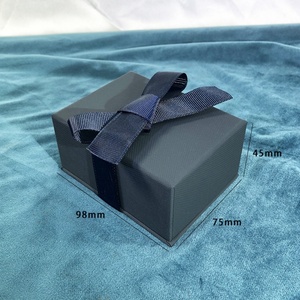 Elegante Caja Rectangular para Joyas con Forro de Piel Sintética, Diseño con Lazo, Patrón Liso, para Collares, Pendientes y Anillos - Product Image 5