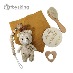 Vente en gros <span class=keywords><strong>de</strong></span> fournitures pour nouveau-nés Brosse en bois Serviette <span class=keywords><strong>de</strong></span> <span class=keywords><strong>bain</strong></span> Cadeau pour bébé Ensemble <span class=keywords><strong>de</strong></span> <span class=keywords><strong>bain</strong></span> - Product Image 4