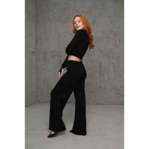 ชุดเสื้อสเวตเตอร์ถักนิตติ้งสำหรับผู้หญิง ดีไซน์หรูหรา สีดำ เสื้อครอปท็อป กางเกงขายาวทรงตรง แขนยาว ผ้าริบ ทรงพอดีตัว ชุดแฟชั่นสำหรับใส่ลำลอง - Product Image 4