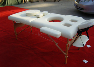 Lit de <span class=keywords><strong>massage</strong></span> pliable multifonctionnel à 2 sections en bois <span class=keywords><strong>pour</strong></span> femmes enceintes Salon commercial Utilisation dans un salon - Product Image 6