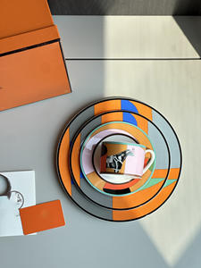 Meilleures ventes : Ensemble de 4 assiettes et tasses en porcelaine de style nordique - Product Image 5