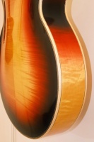 Gitar Elektrik Jazz 17" Buatan Tangan Yunzhi Luthier, Body Hollow Maple Berpola, Top Sunset Spruce, Fingerboard Ebony, 6-String
