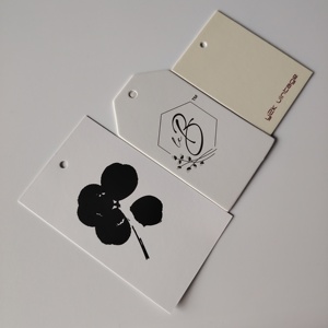 Etiquetas colgantes de código QR con degradado vibrante para prendas de vestir, etiquetas escaneables de enlace biológico de redes sociales personalizadas para el crecimiento de la marca - Product Image 2
