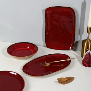 จานเซรามิกทรงไม่สมมาตรสไตล์ญี่ปุ่นย้อนยุคแบบเรียบง่าย Shan Ye ผลิตจากกระเบื้องเนื้อละเอียดสีแดง ใช้กับไมโครเวฟและเครื่องล้างจานได้ เหมาะสำหรับโรงแรม - Product Image 1