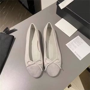 Zapatos de Ballet Planos de Tacón Bajo con Lazo para Mujer, Nuevos y de Alta Calidad, Punta Redonda, Tacón Negro, Zapatos de Cuero Pequeños - Product Image 4