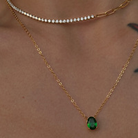   Collier empilable en acier inoxydable plaqué or 18 carats avec pendentif géométrique en zircone exquis et chaînes tendance pour femme