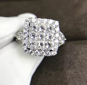 Cincin Pernikahan Mewah Pusat Berlian Potongan Putri Mosaik dengan Pita Besar
