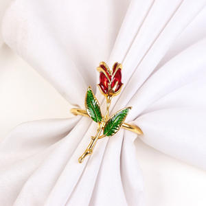 Anneaux de serviette en métal en forme de roses dorées pour la Saint-Valentin, en gros, personnalisés, en stock, en alliage de zinc, roses d'amour, roses rouges pour mariage - Product Image 6