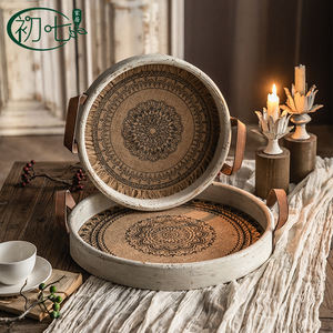 Plateau rond en bois massif The Seventh Day Bohemian avec poignée, fait main, décoratif, pour le rangement domestique et Thanksgiving - Product Image 4