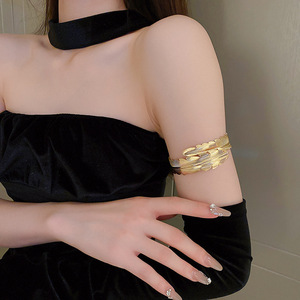 Brazalete Clásico Ajustable de Metal con Turquesa para la Parte Superior del Brazo |   Brazalete con Diseño de Hoja |   Elegante Joyería de Brazo Verde Turquesa para Tren - Product Image 2