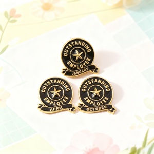 Nuevo Pin de Metal Negro Esmaltado Personalizado al por Mayor con Diseño de Honor para Empleados Destacados de la Empresa, para Bolsos y Ropa - Product Image 5