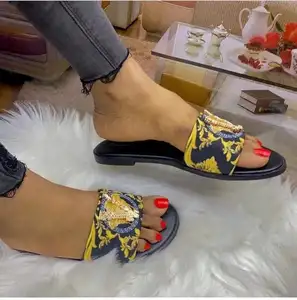 2024 Sapatos de personalidade exclusiva da moda estilo quente para senhora