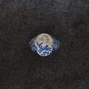 Anillo Esmaltado Hecho a Mano con Diseño Floral Azul y Dorado, Detalles de Diamantes, Joyería de Moda - Product Image 1