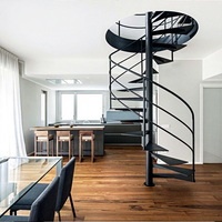 Escalier intégré rotatif en acier et bois avec garde-corps unilatéral, sur mesure, pour intérieur et extérieur, adapté aux loft, duplex, villa, avec un design épuré et élégant