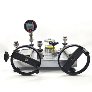 Pompe d'étalonnage hydraulique portable haute pression 250Mpa avec manomètre - Product Image 1