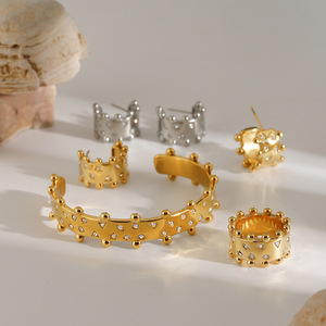 Ensemble de bijoux en acier inoxydable en forme de couronne avec incrustation de diamants pour fête, bague en forme de C, boucles d'oreilles et bracelet en or et argent - Product Image 3