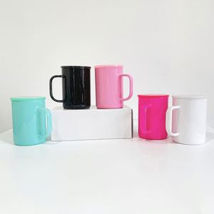 Taza de café de plástico de 17 oz con tapa, en blanco para sublimación, colorida, con asa y pajita para transferencia por prensa de calor - Product Image 1