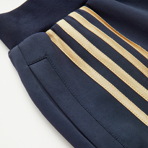 <span class=keywords><strong>Pantaloni</strong></span> Sportivi da <span class=keywords><strong>Donna</strong></span> Personalizzati <span class=keywords><strong>Blu</strong></span> <span class=keywords><strong>Navy</strong></span> a Gamba Larga con Strisce Dorate a Contrasto e Vita Elastica - Product Image 4