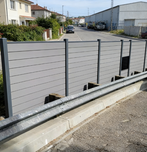 Paneles de Cerca para Caballos de WPC Resistentes a los Rayos UV y Ecológicos, Paneles de Jardín de 4.5 pies de Altura, Cercas de Plástico Compuesto, Modelado 3D para Uso en Exteriores - Product Image 1